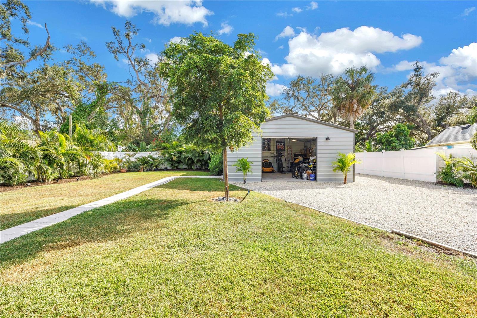 LOCKWOOD GARDENS - Residential