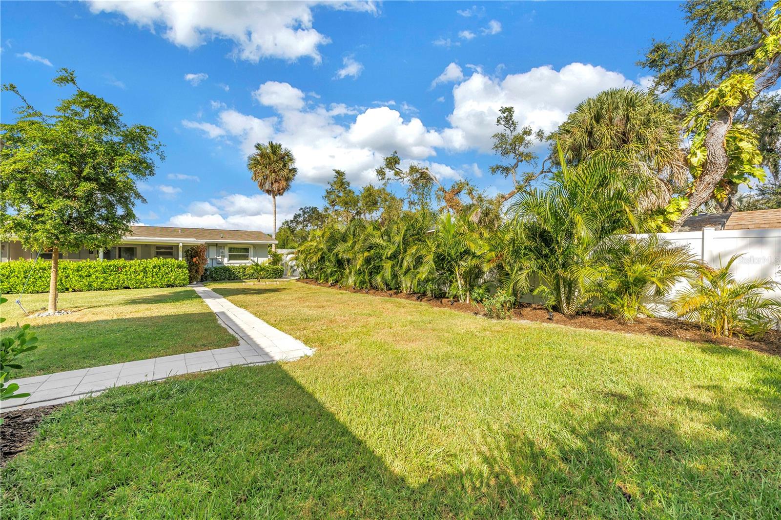 LOCKWOOD GARDENS - Residential