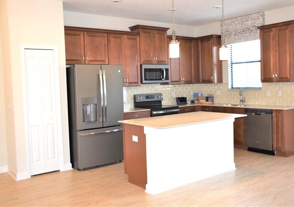 TRAILS/MOSS PARK - Residential Lease