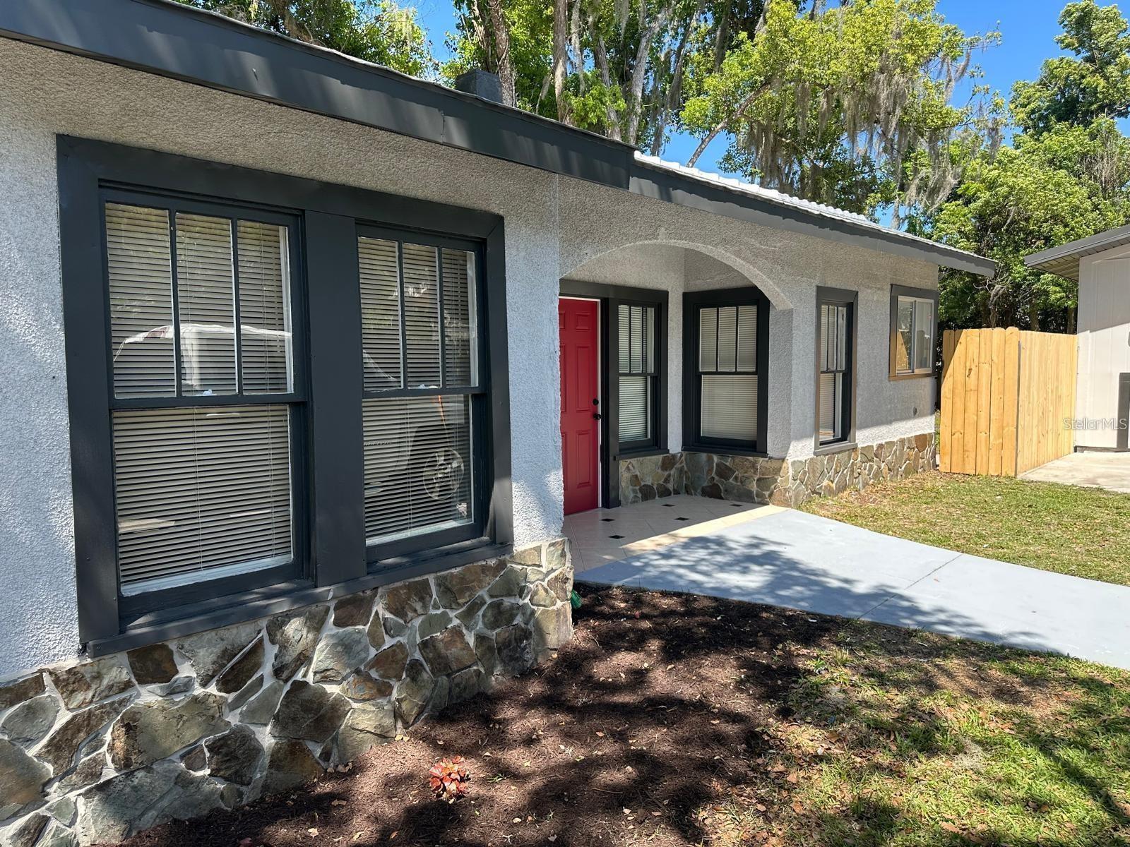 221 N JULIA AVENUE