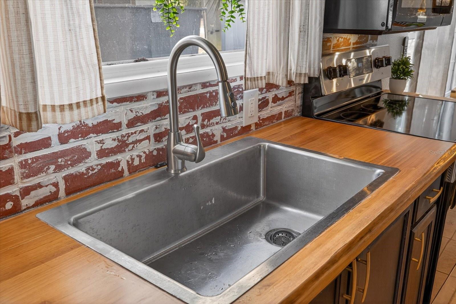 WEEKI WACHEE GARDENS - Residential