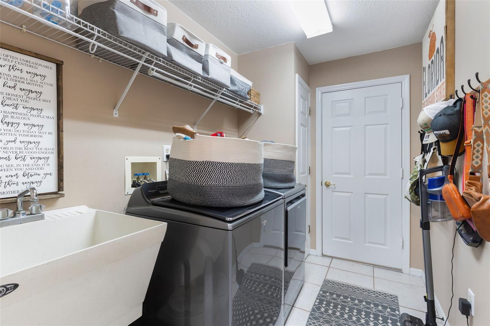 COUNTRY CLUB HILLS - Residential