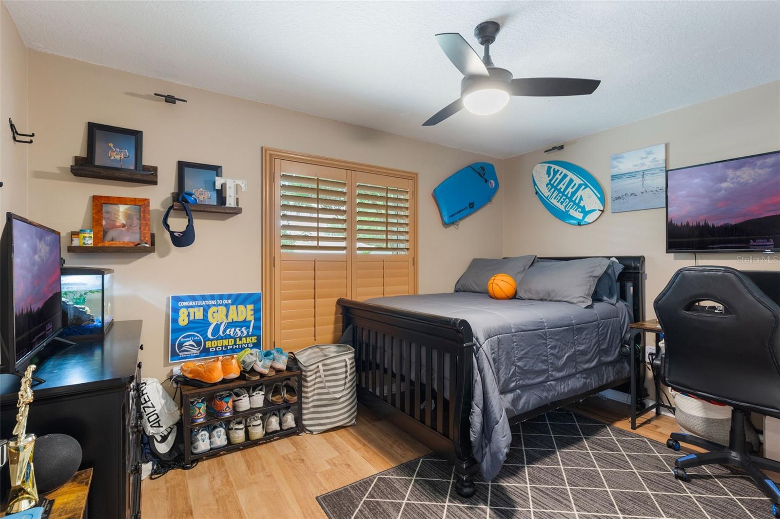 COUNTRY CLUB HILLS - Residential