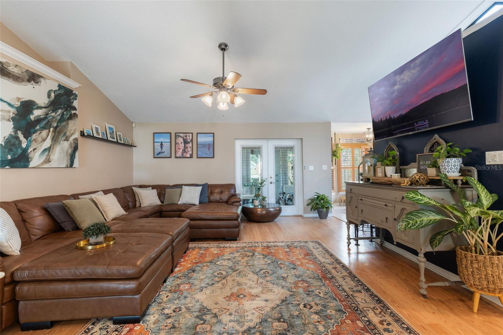 COUNTRY CLUB HILLS - Residential