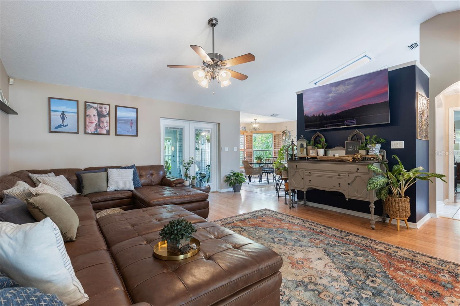 COUNTRY CLUB HILLS - Residential