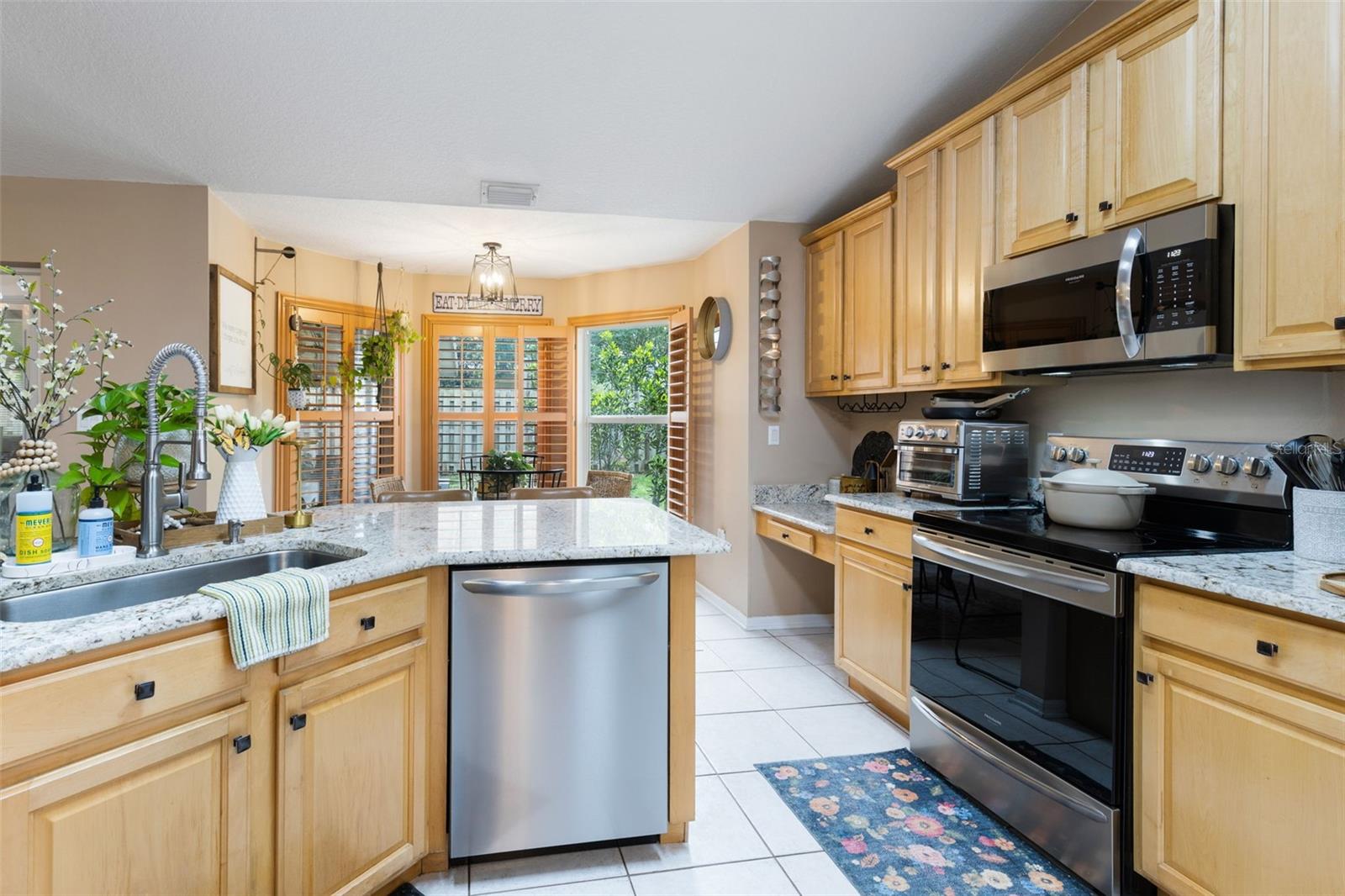 COUNTRY CLUB HILLS - Residential