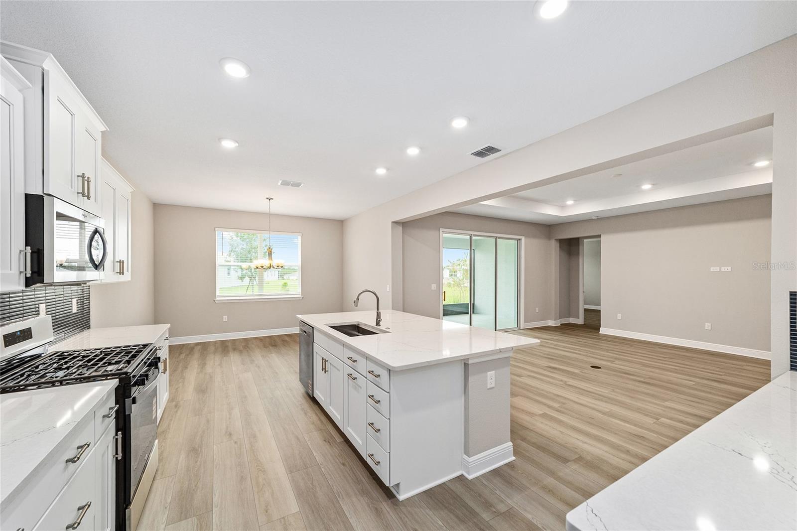 ON TOP OF THE WORLD - Residential