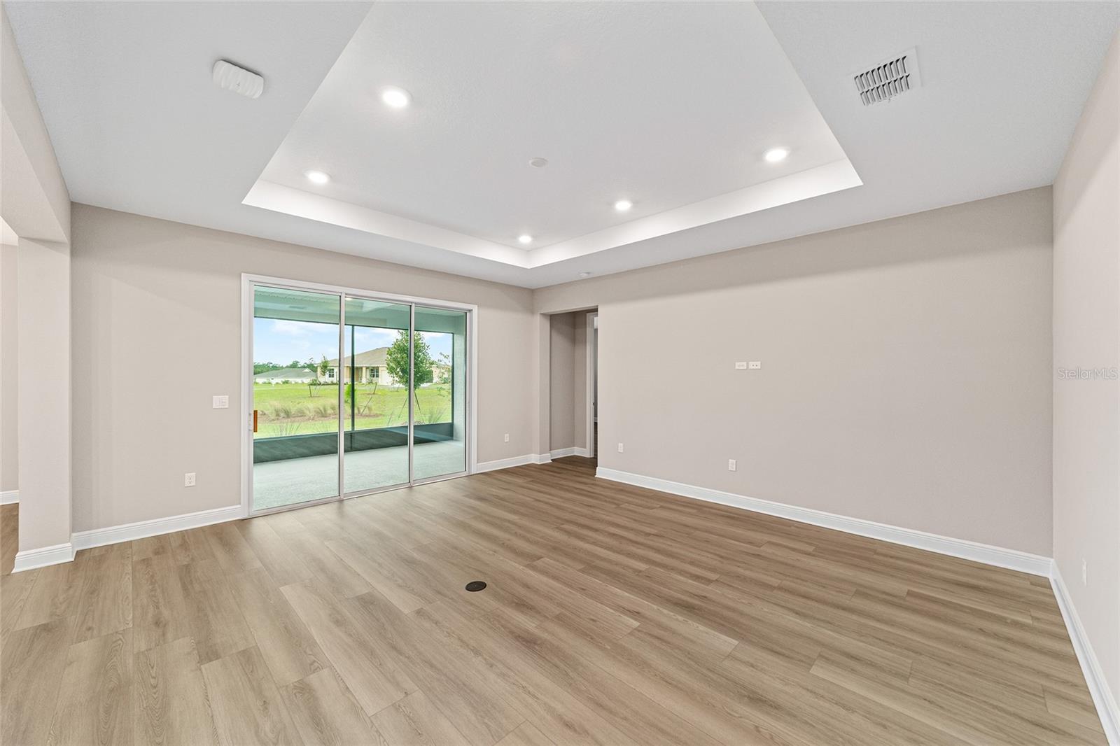 ON TOP OF THE WORLD - Residential