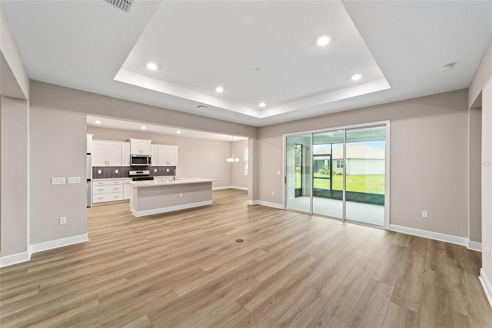 ON TOP OF THE WORLD - Residential