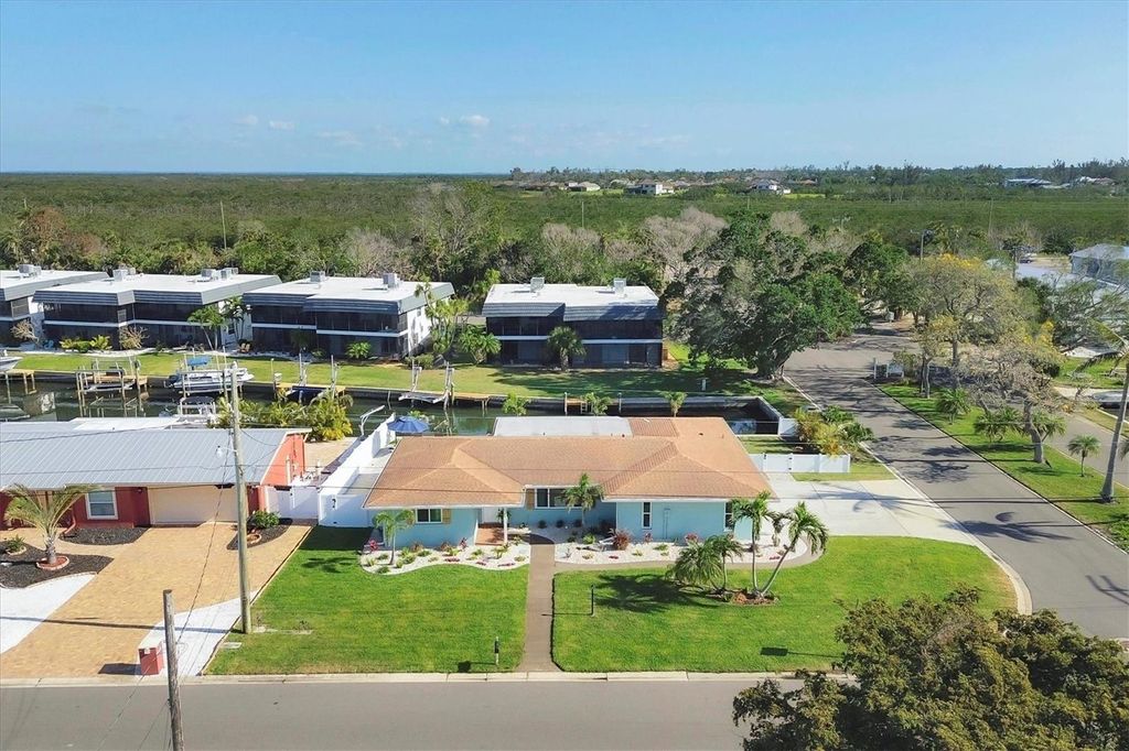 Photo of 10304 Sandpiper Road W, Bradenton, FL 34209 (MLS # A4647979)