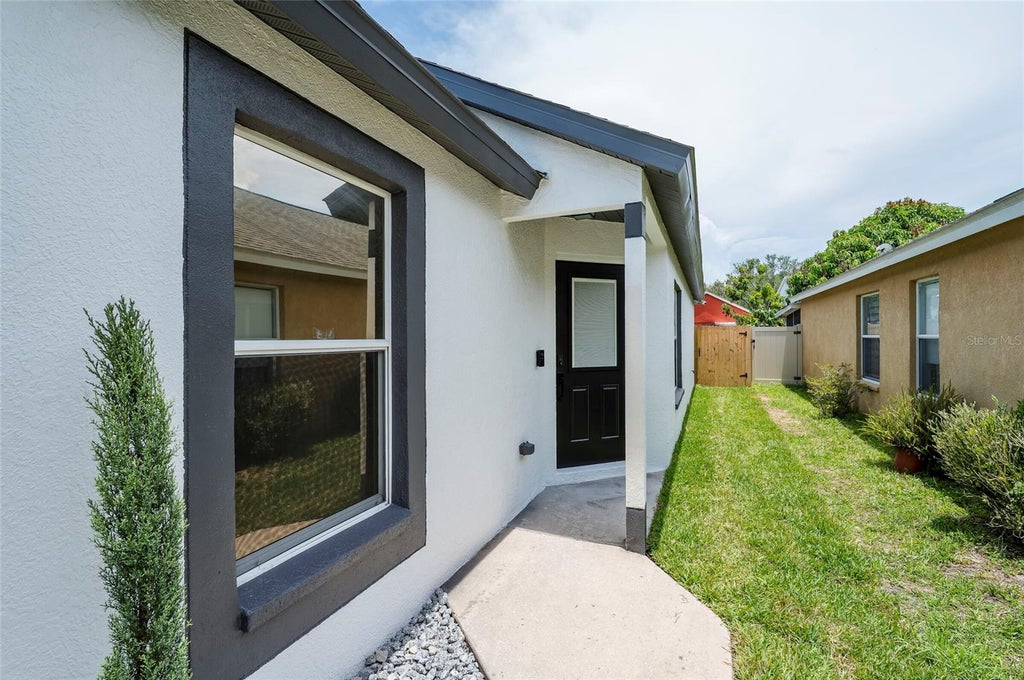 Photo of 7522 Oxford Garden Circle, Apollo Beach, FL 33572 (MLS # TB8524521)