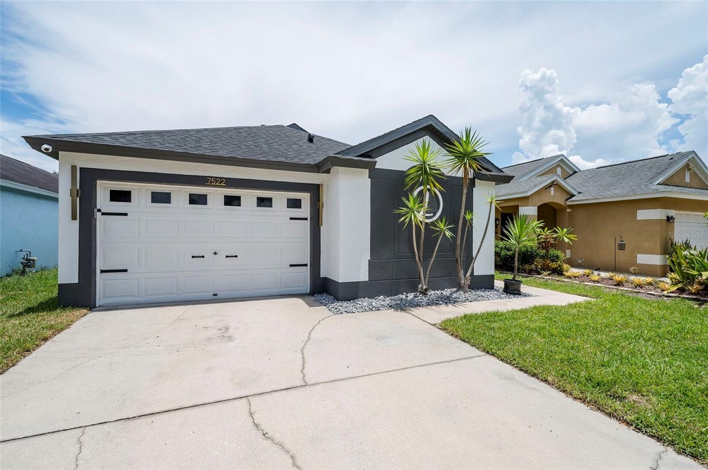 Photo of 7522 Oxford Garden Circle, Apollo Beach, FL 33572 (MLS # TB8524521)