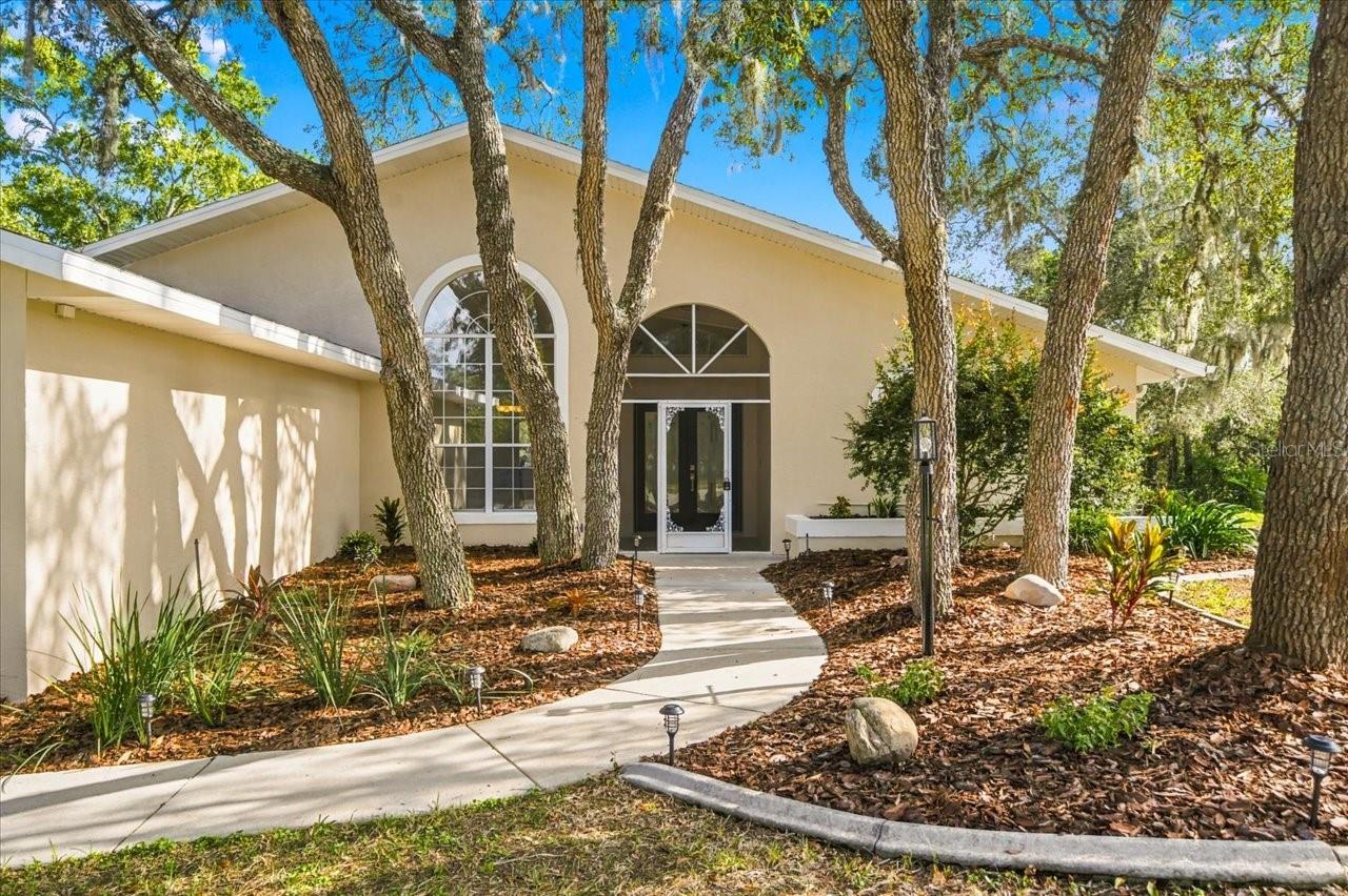 18 DAHLIA COURT S