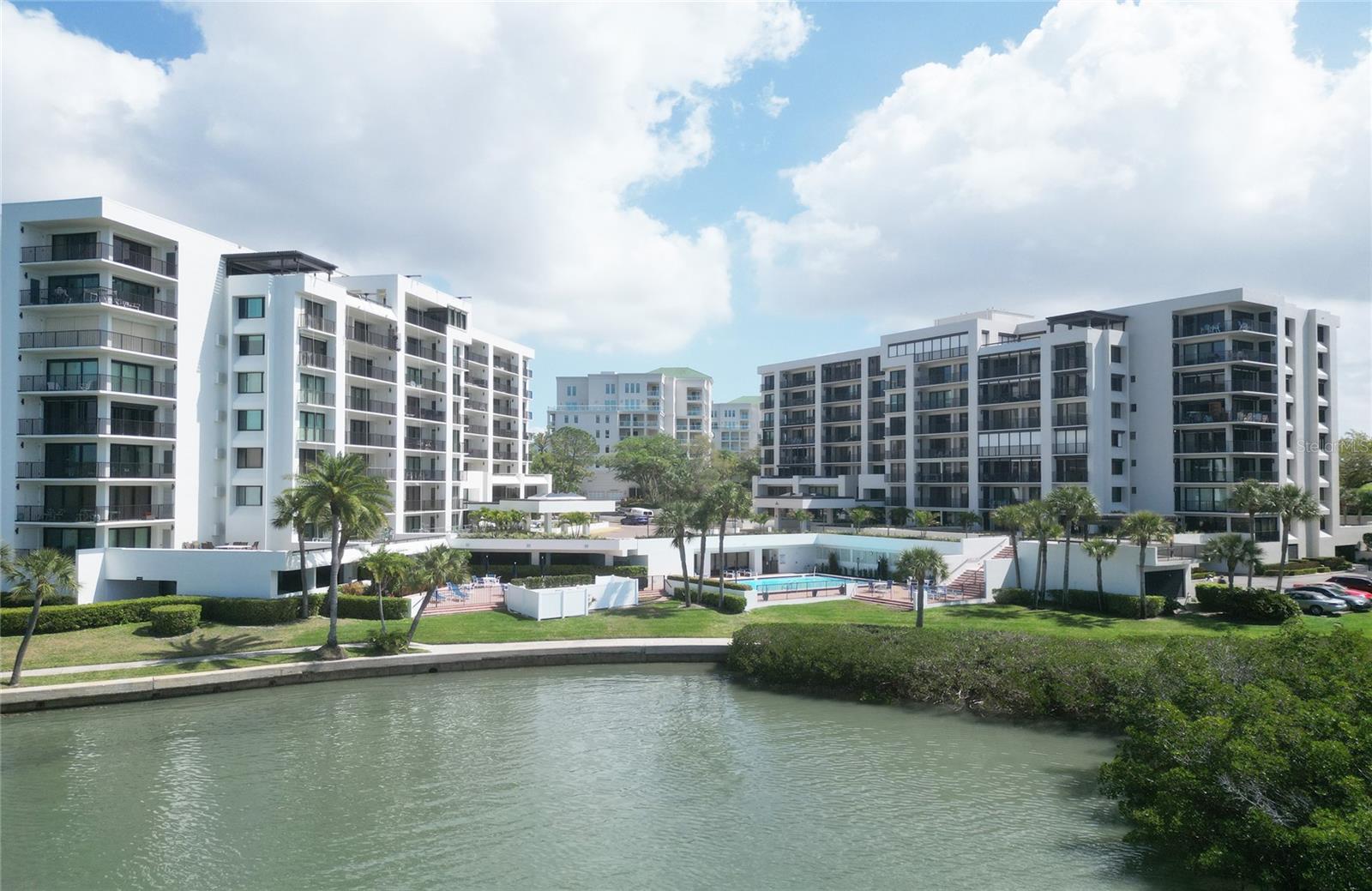 8 BELLEVIEW BOULEVARD 702