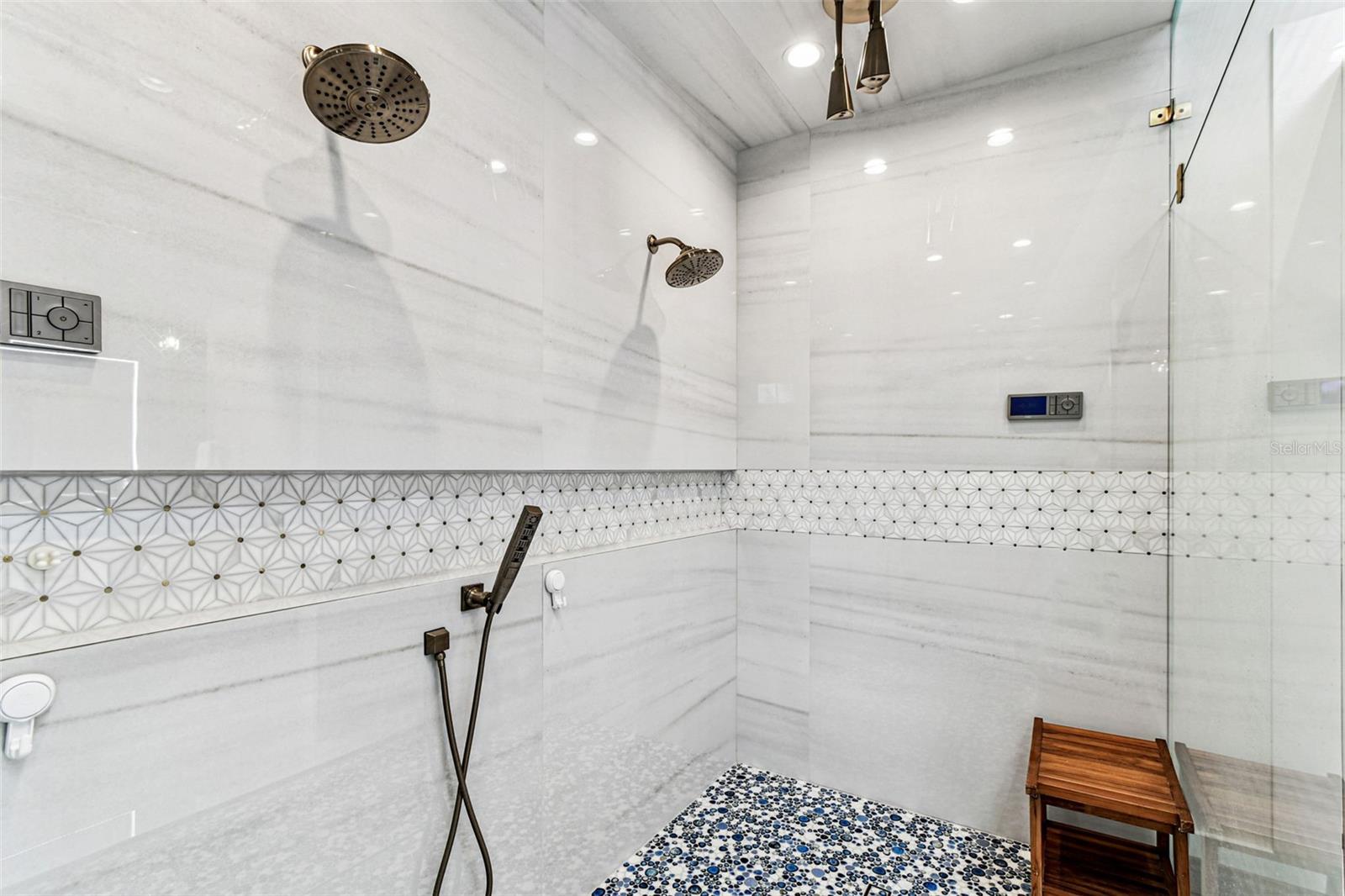 HILLCREST ACRES - Residential