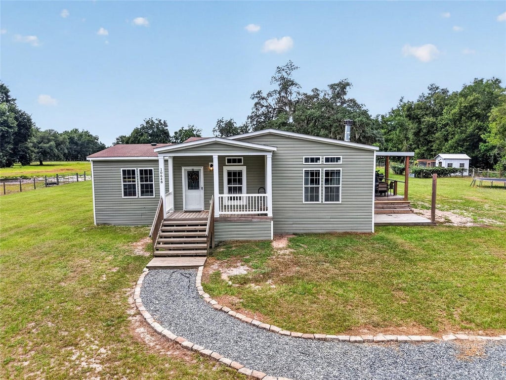 Photo of 10648 SE Highway 464c, Ocklawaha, FL 32179 (MLS # OM731155)
