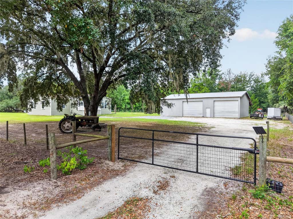 Photo of 10648 SE Highway 464c, Ocklawaha, FL 32179 (MLS # OM731155)