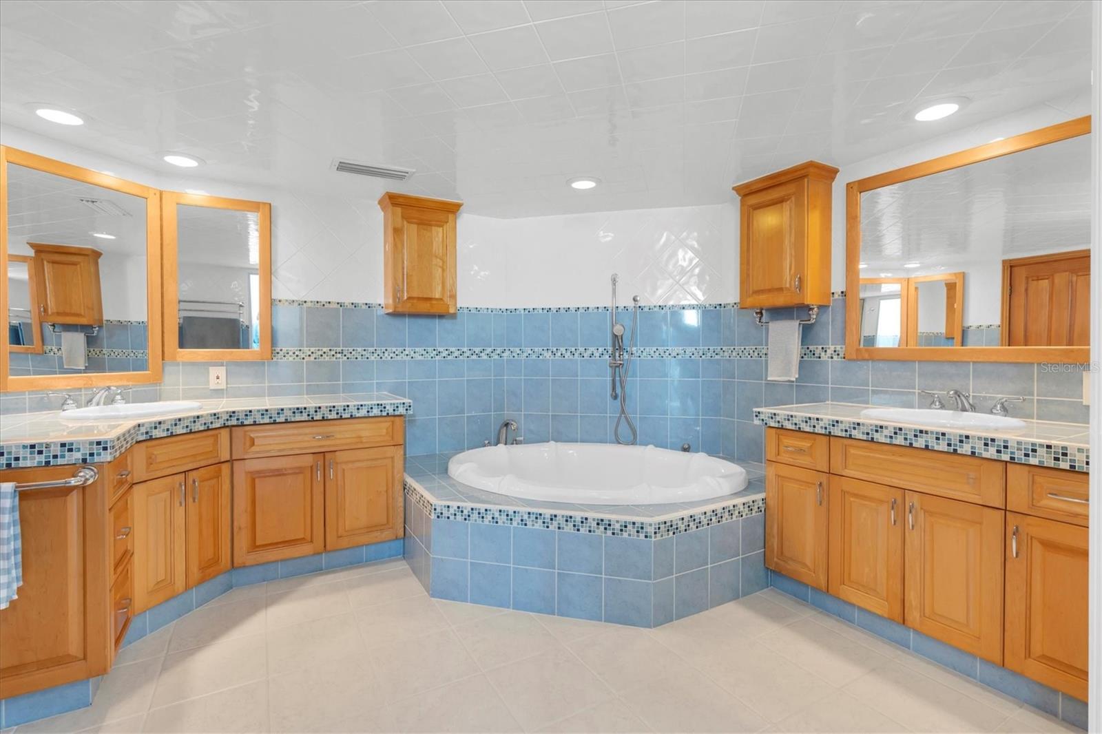 BAYWAY ISLES - Residential