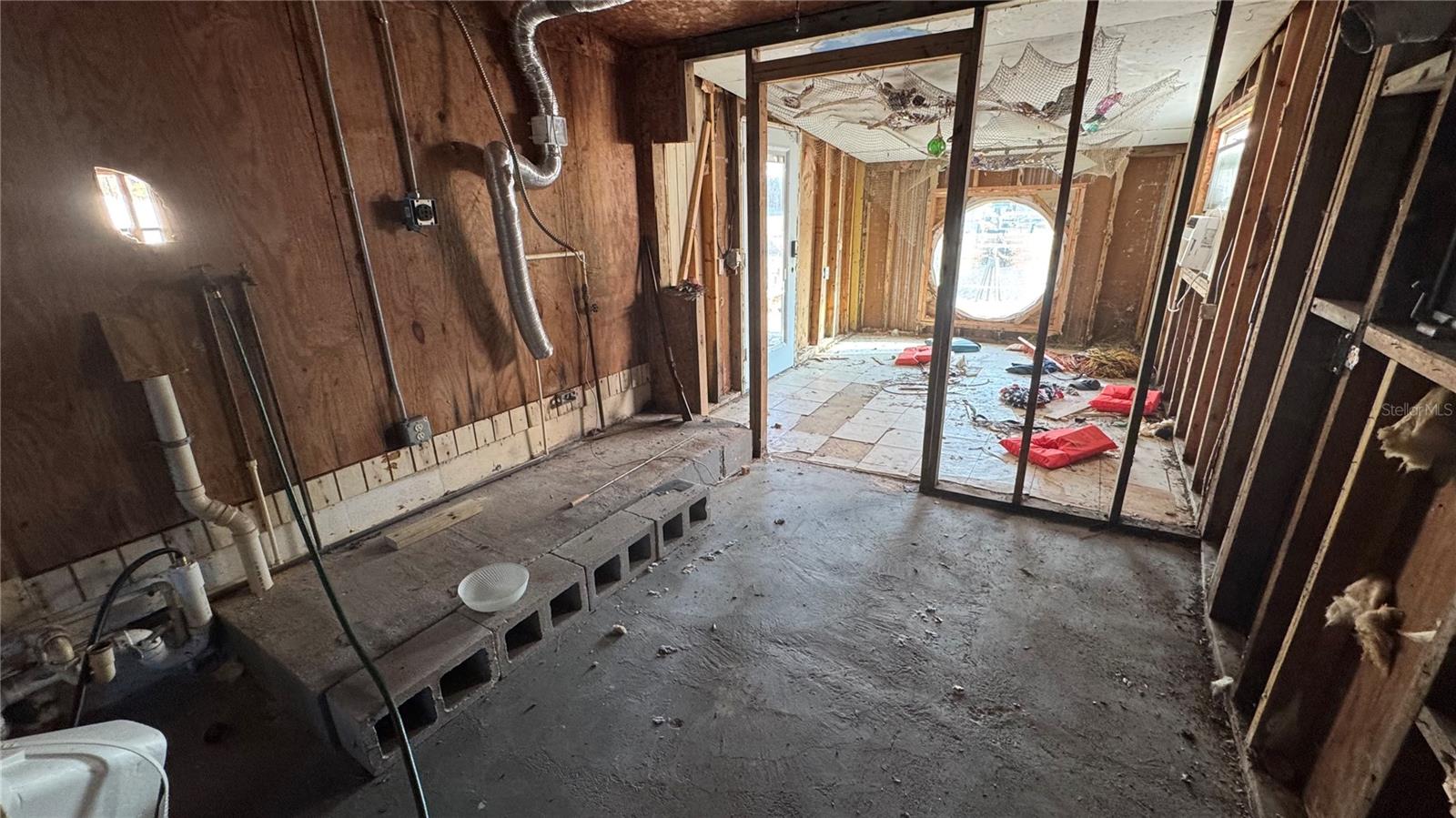 WEEKI WACHEE GARDENS - Residential