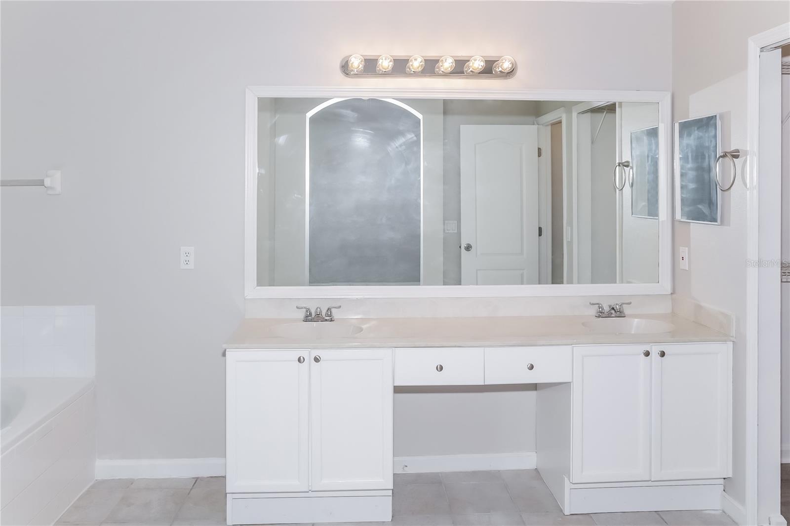 WESTON HILLS SUB - Residential Lease