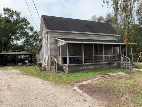 A home in PLANT CITY