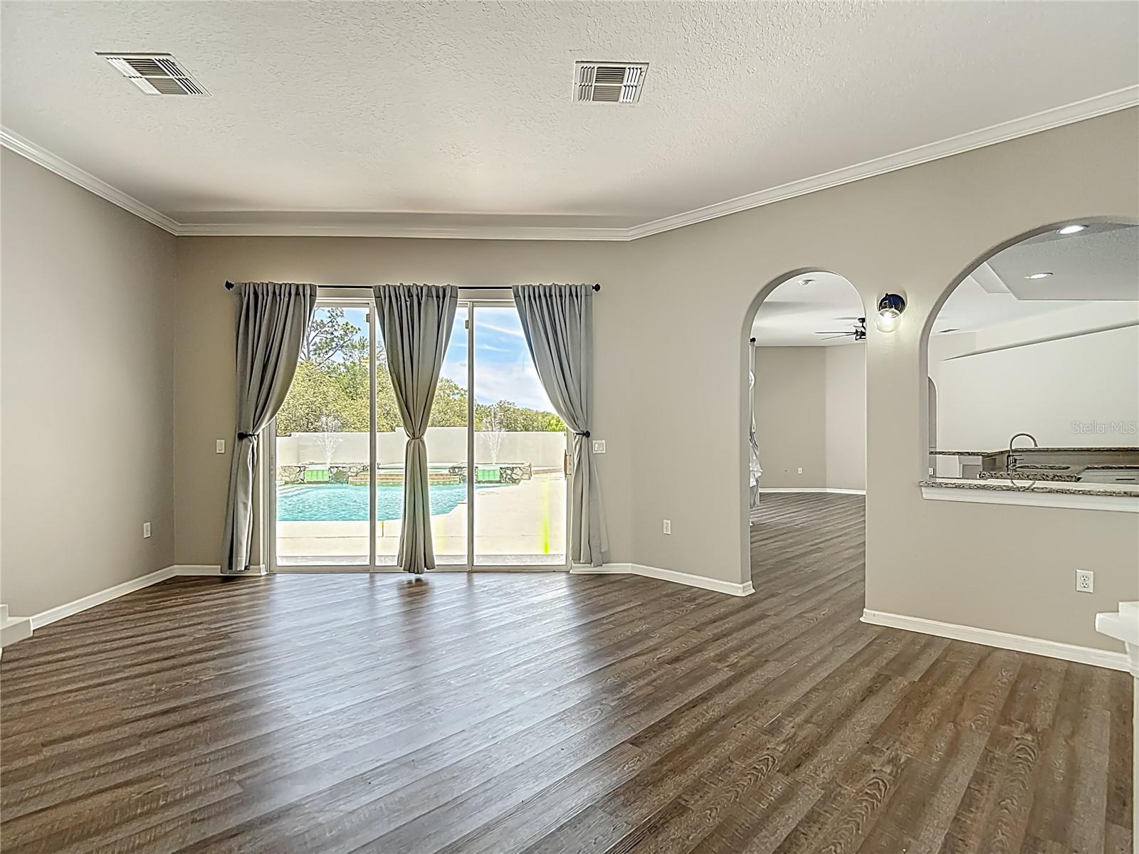 ROYAL HIGHLANDS - Residential