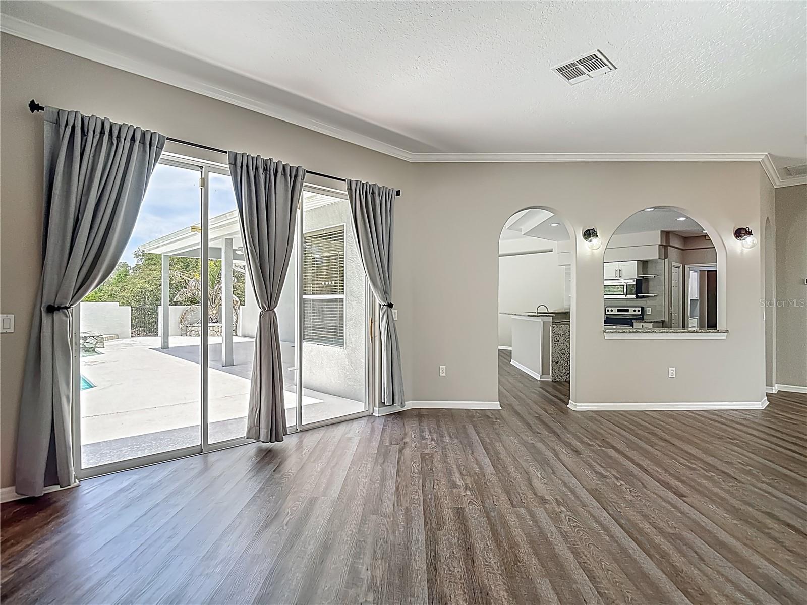 ROYAL HIGHLANDS - Residential
