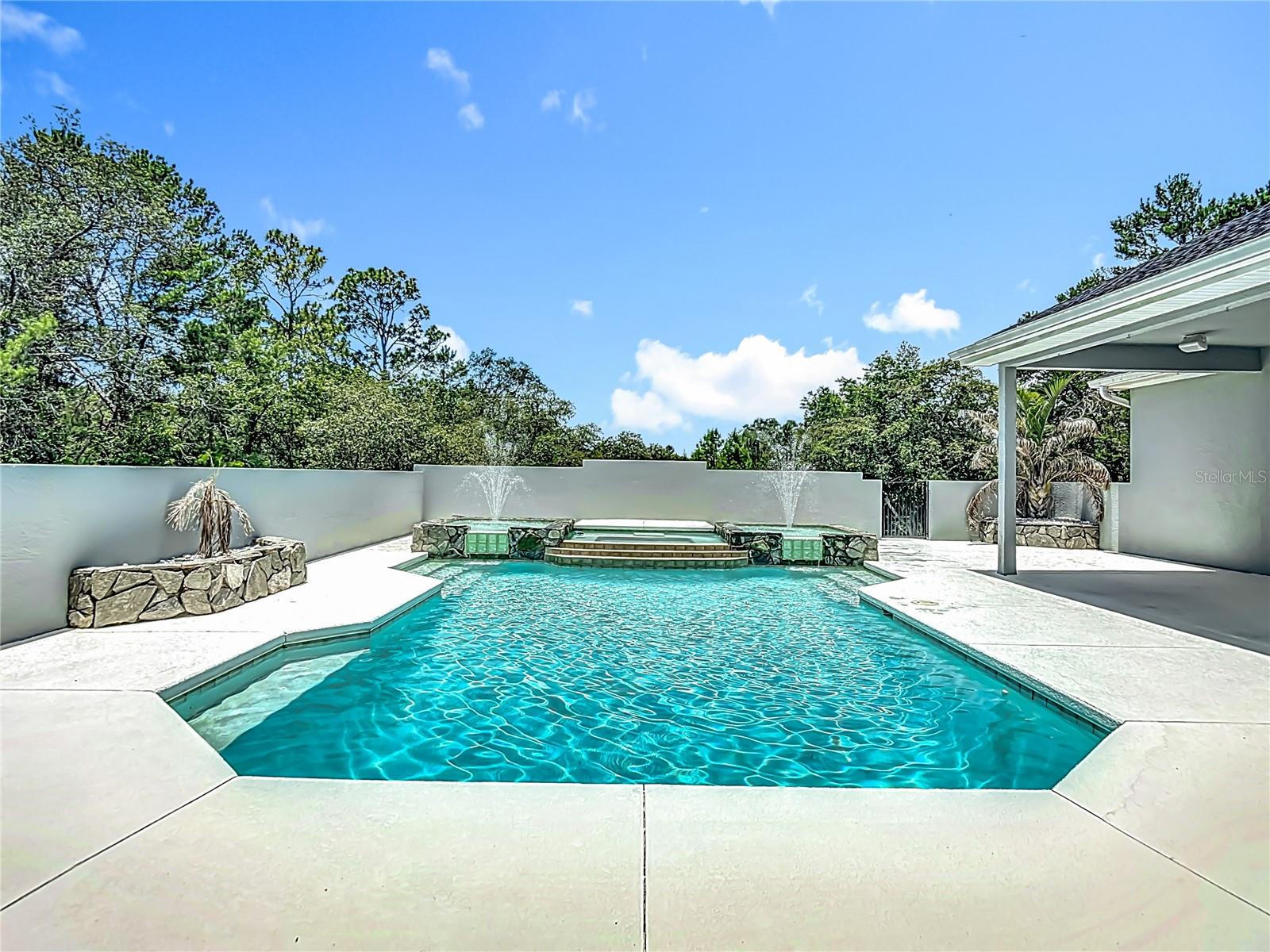 ROYAL HIGHLANDS - Residential