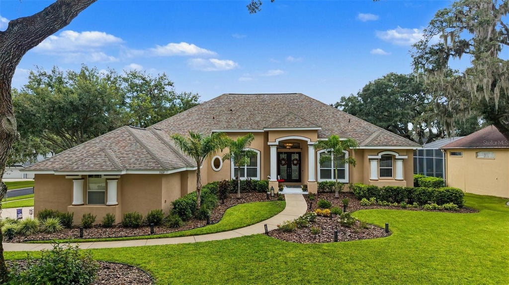 Photo of 5109 Sylvan Oaks Drive, Valrico, FL 33596 (MLS # TB8551838)