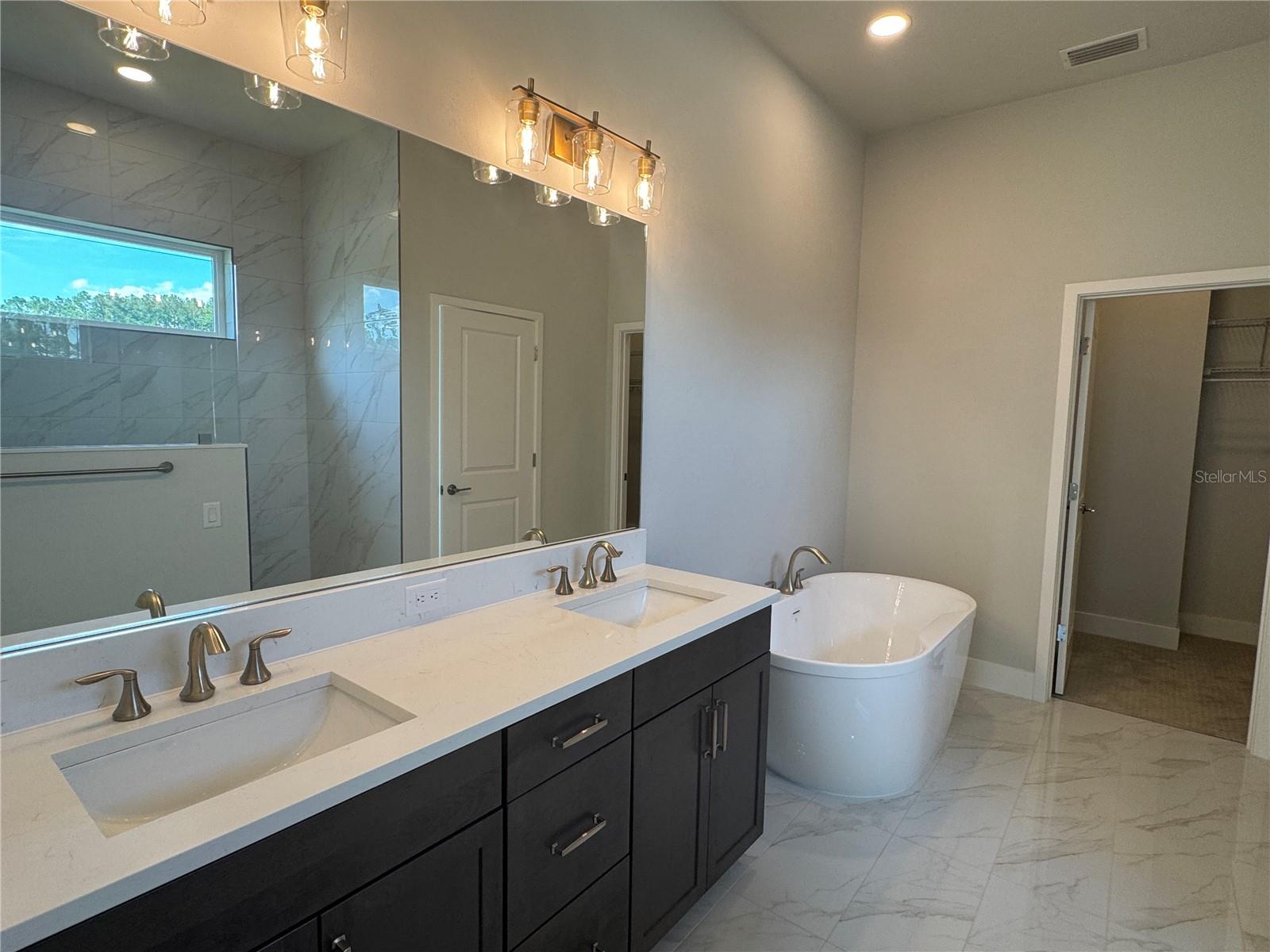 LAUREATE VILLAGE - Residential