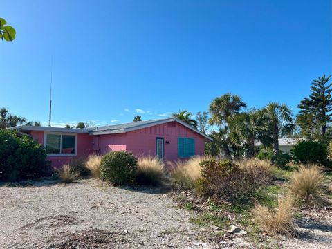 A home in LONGBOAT KEY