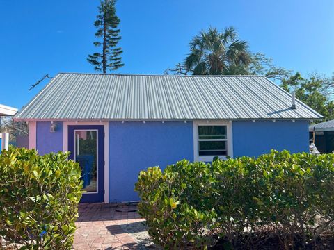 A home in LONGBOAT KEY