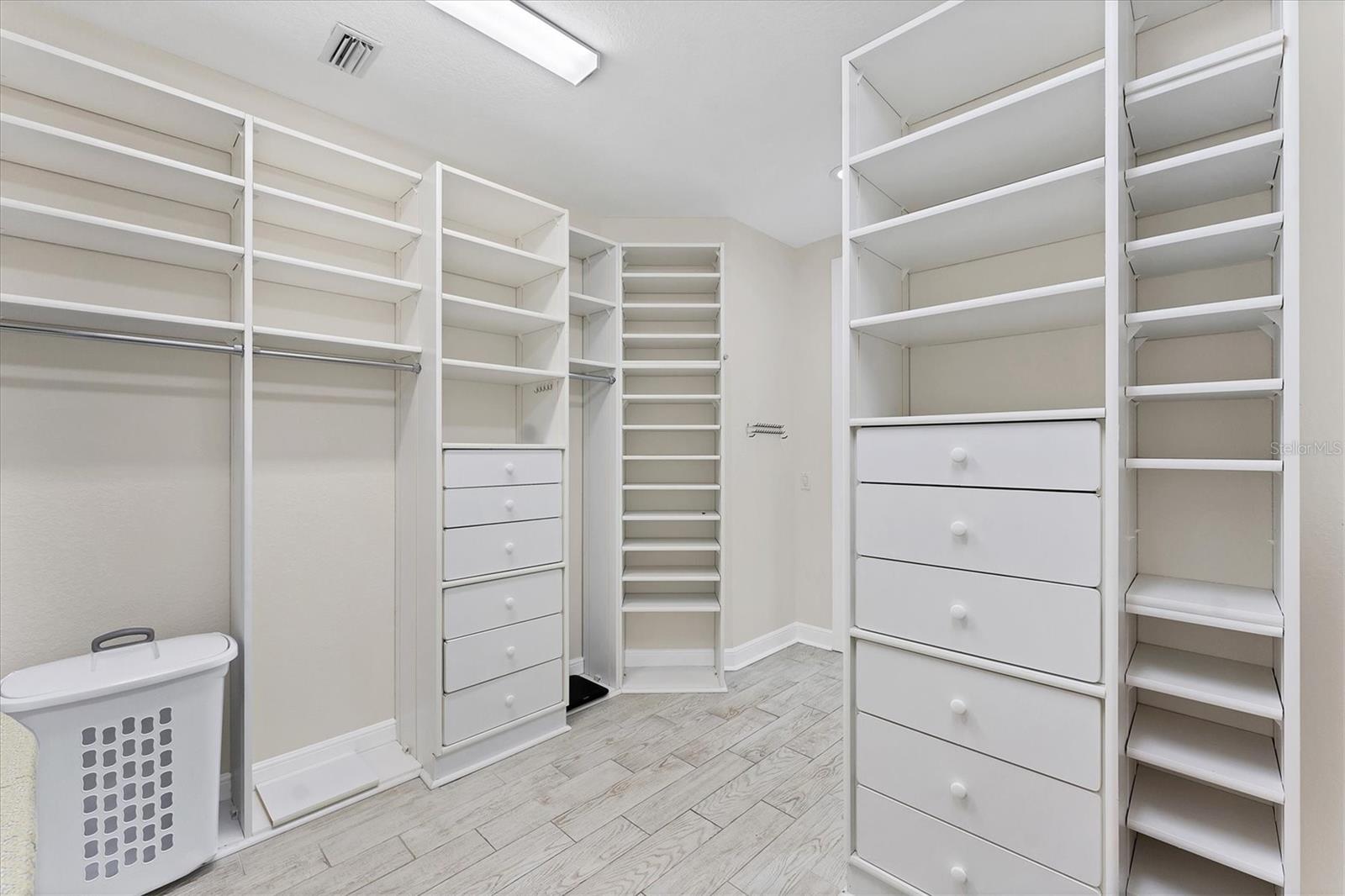 ACADEMY PARK PH II & III - Residential Lease