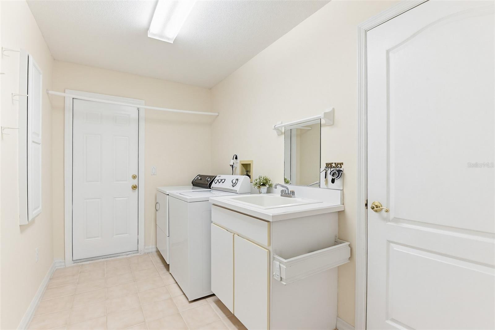 PINE LAKES - Residential