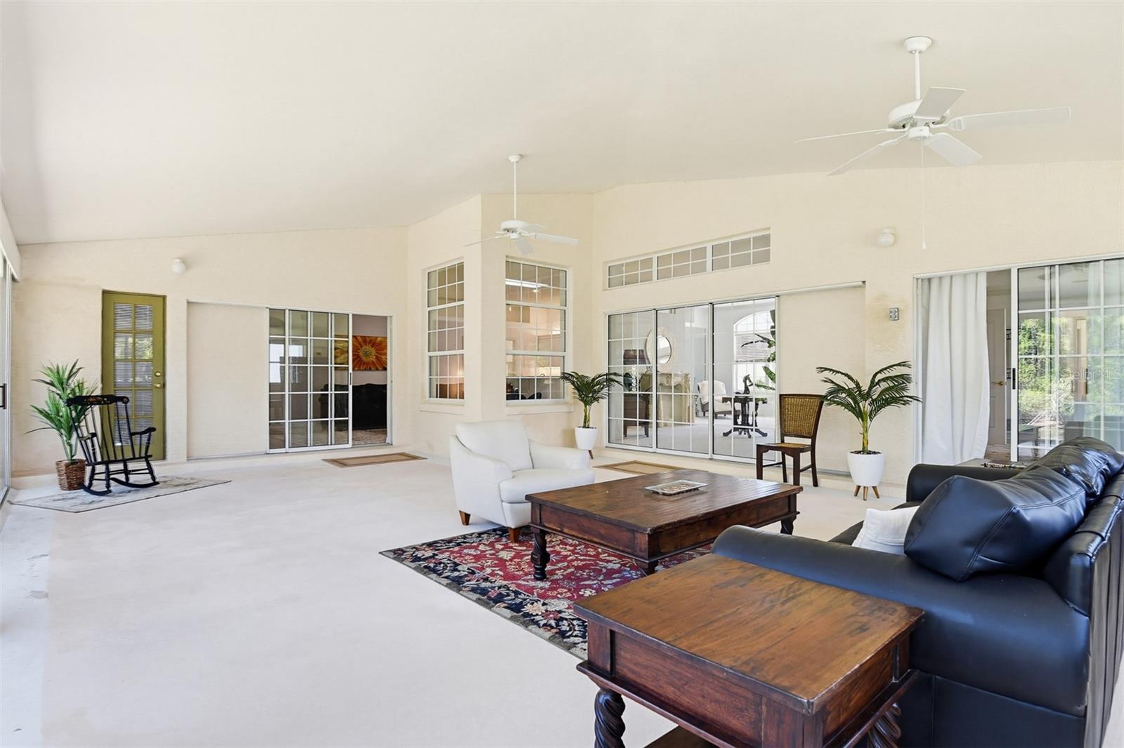 PINE LAKES - Residential