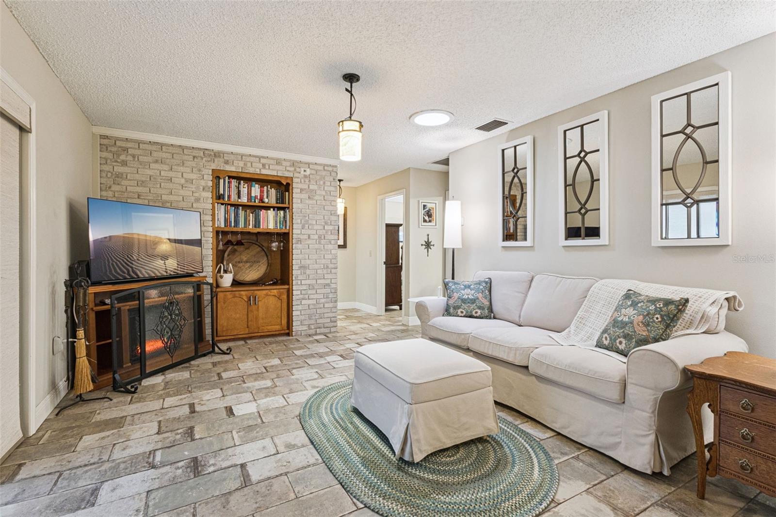 HOWEY GRIFFIN VILLAGE - Residential