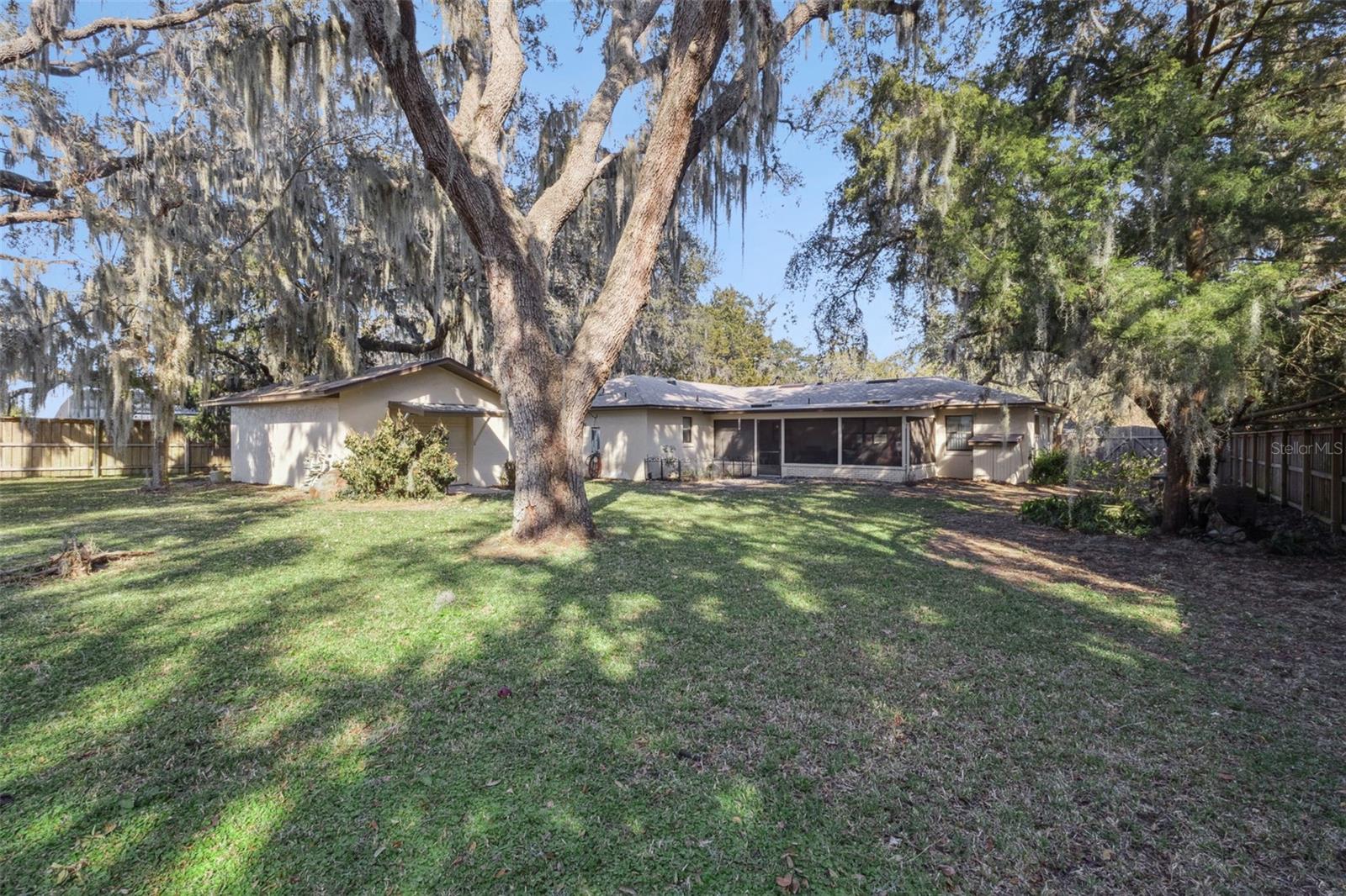 HOWEY GRIFFIN VILLAGE - Residential