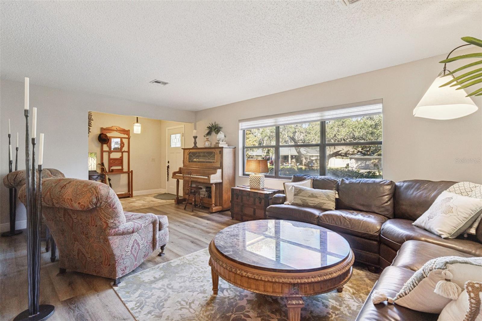 1105 N VALENCIA AVENUE