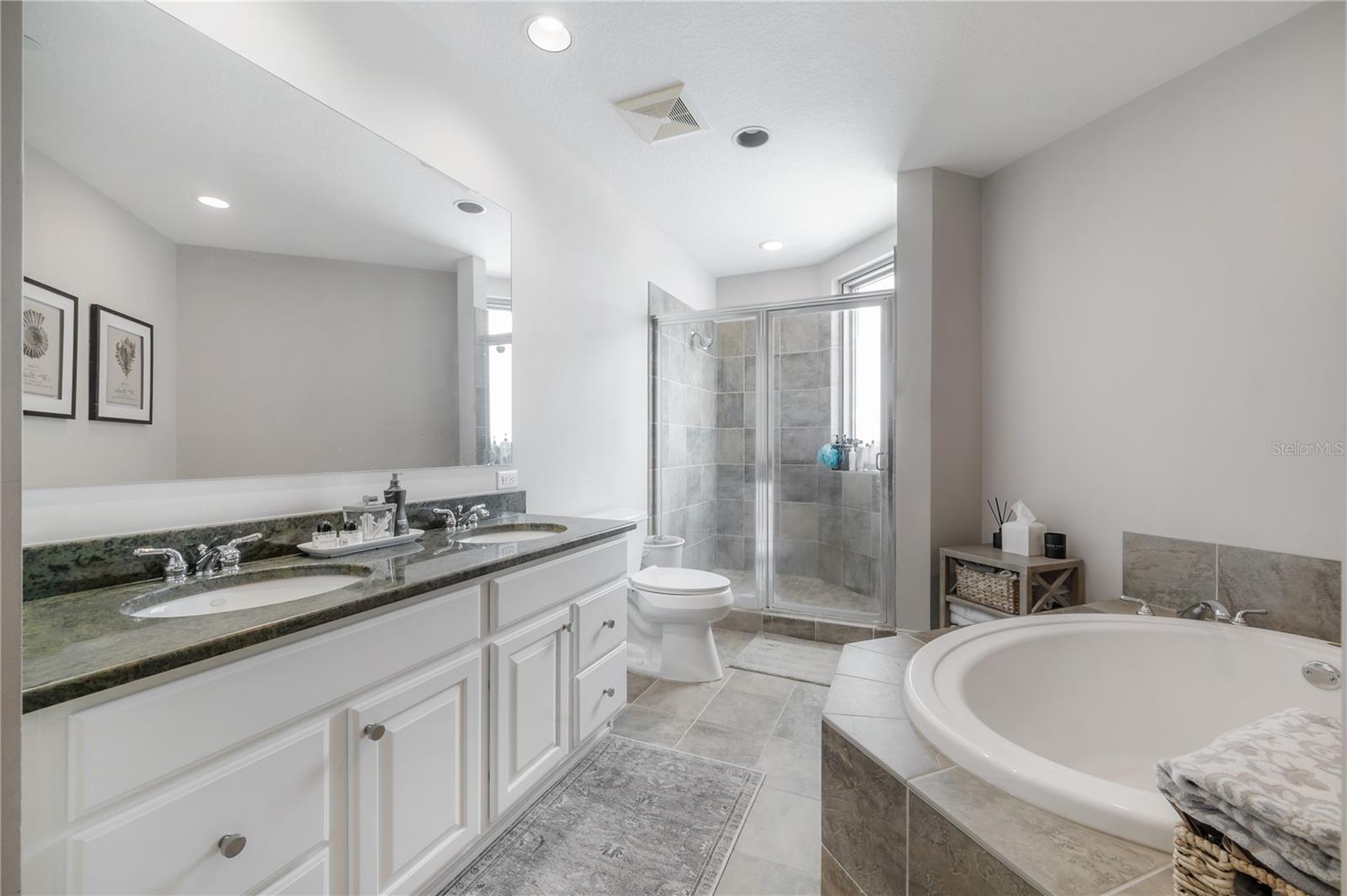 TOWERS OF CHANNELSIDE CONDO - Residential Lease