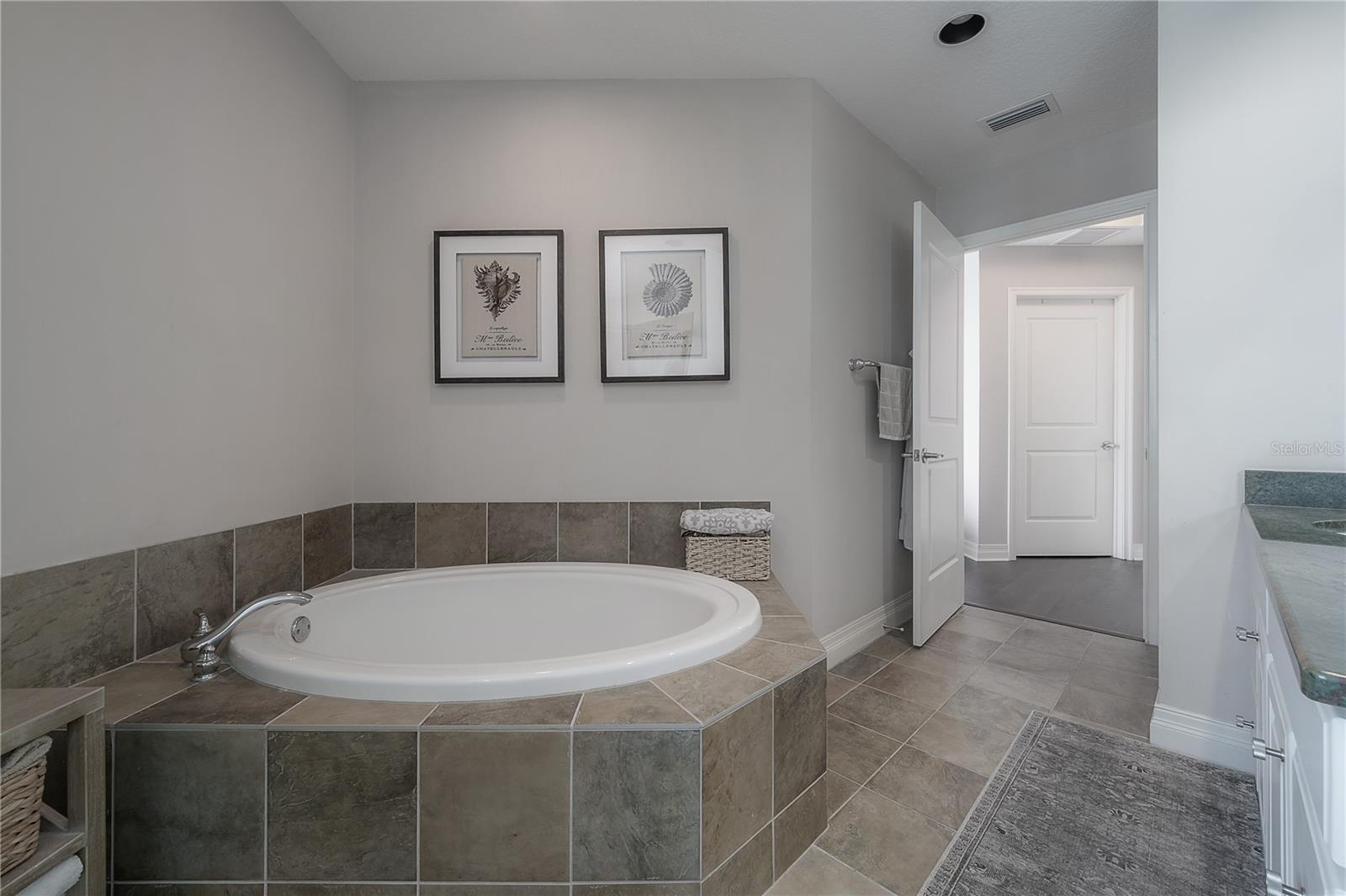 TOWERS OF CHANNELSIDE CONDO - Residential Lease