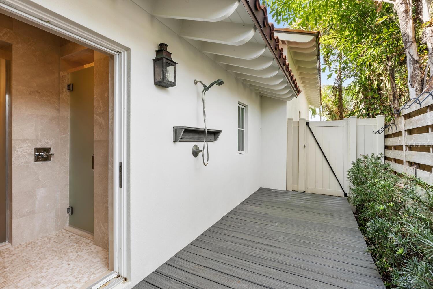 RED ROCK TERRACE - Residential