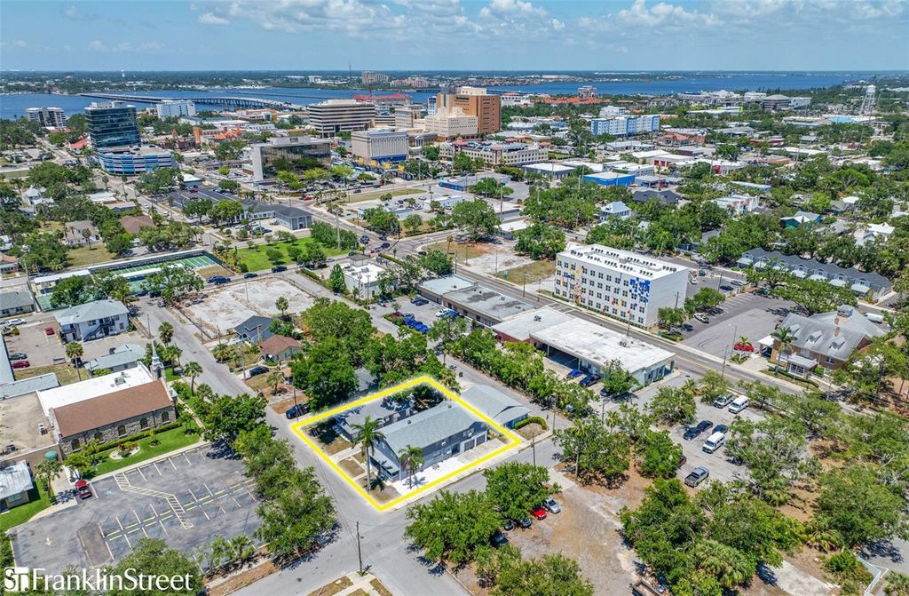 Photo of 931 15th Street W, Bradenton, FL 34205 (MLS # TB8411261)