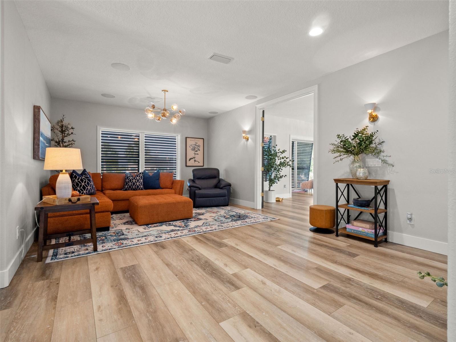 YACHT CLUB ISLAND ESTATE - Residential