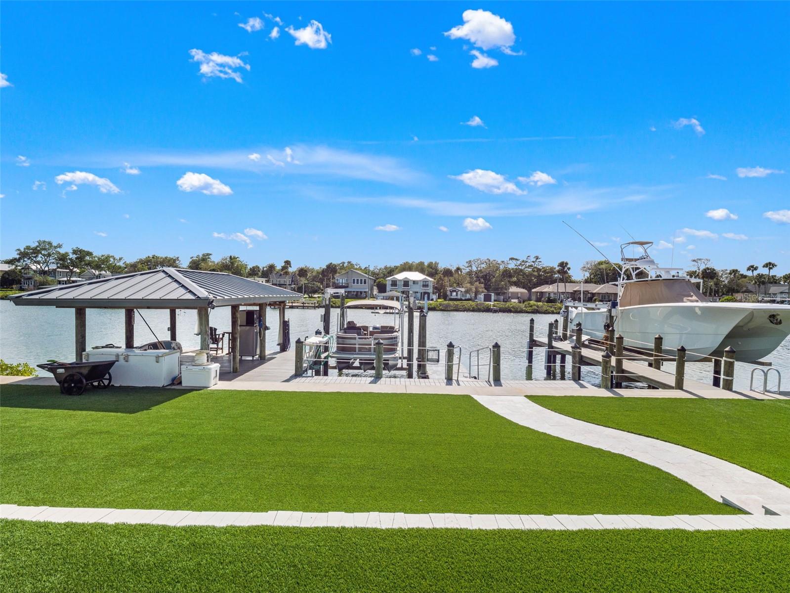 YACHT CLUB ISLAND ESTATE - Residential