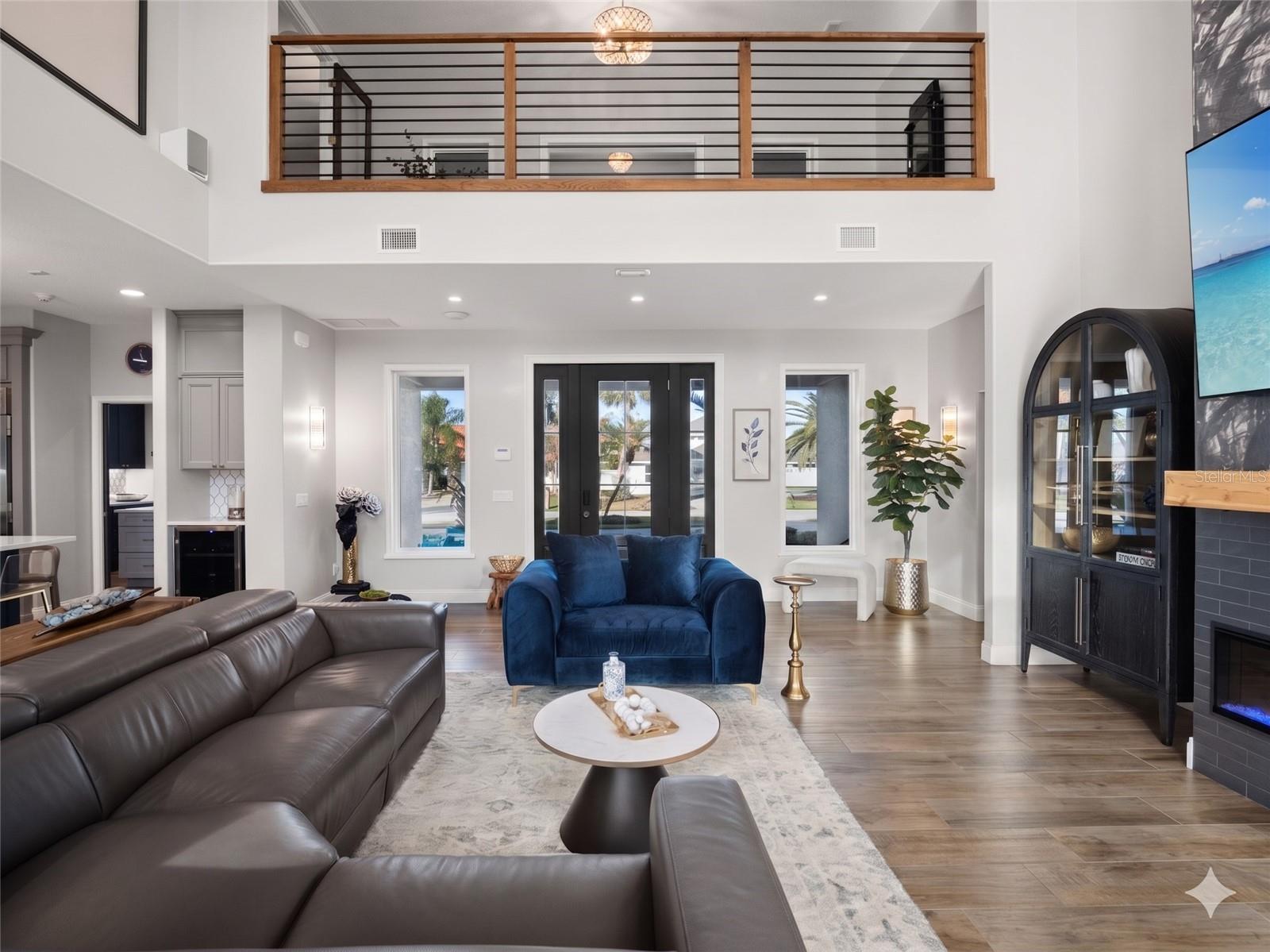 YACHT CLUB ISLAND ESTATE - Residential