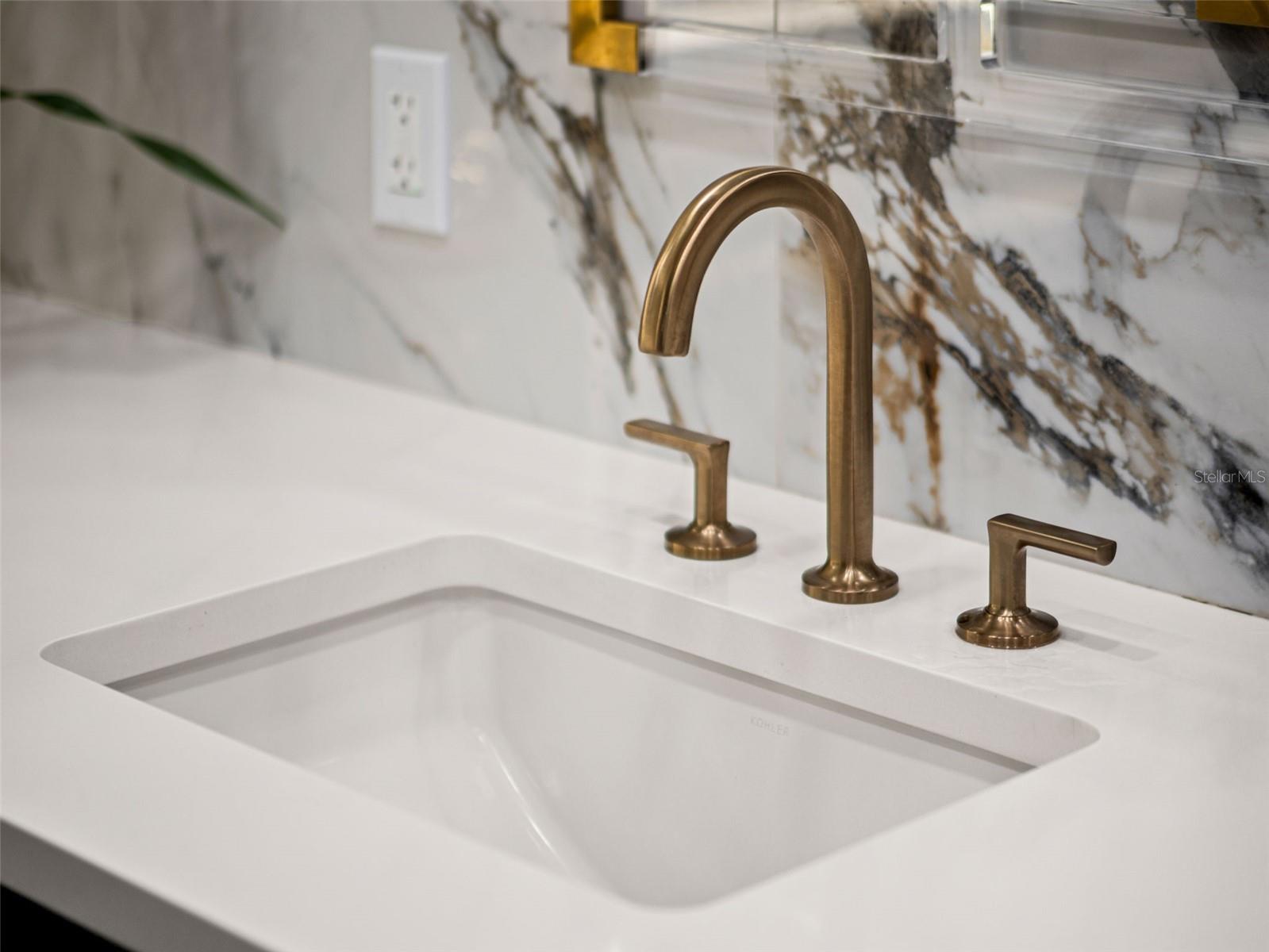 YACHT CLUB ISLAND ESTATE - Residential