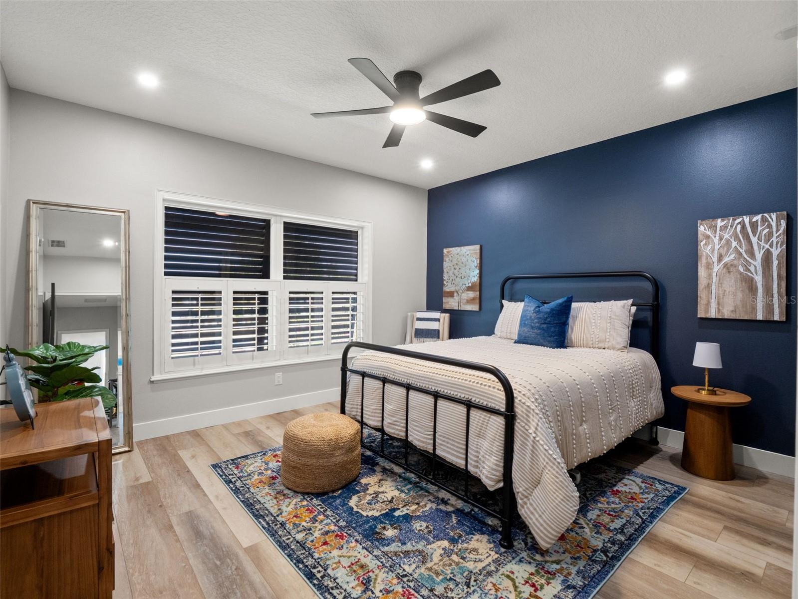 YACHT CLUB ISLAND ESTATE - Residential