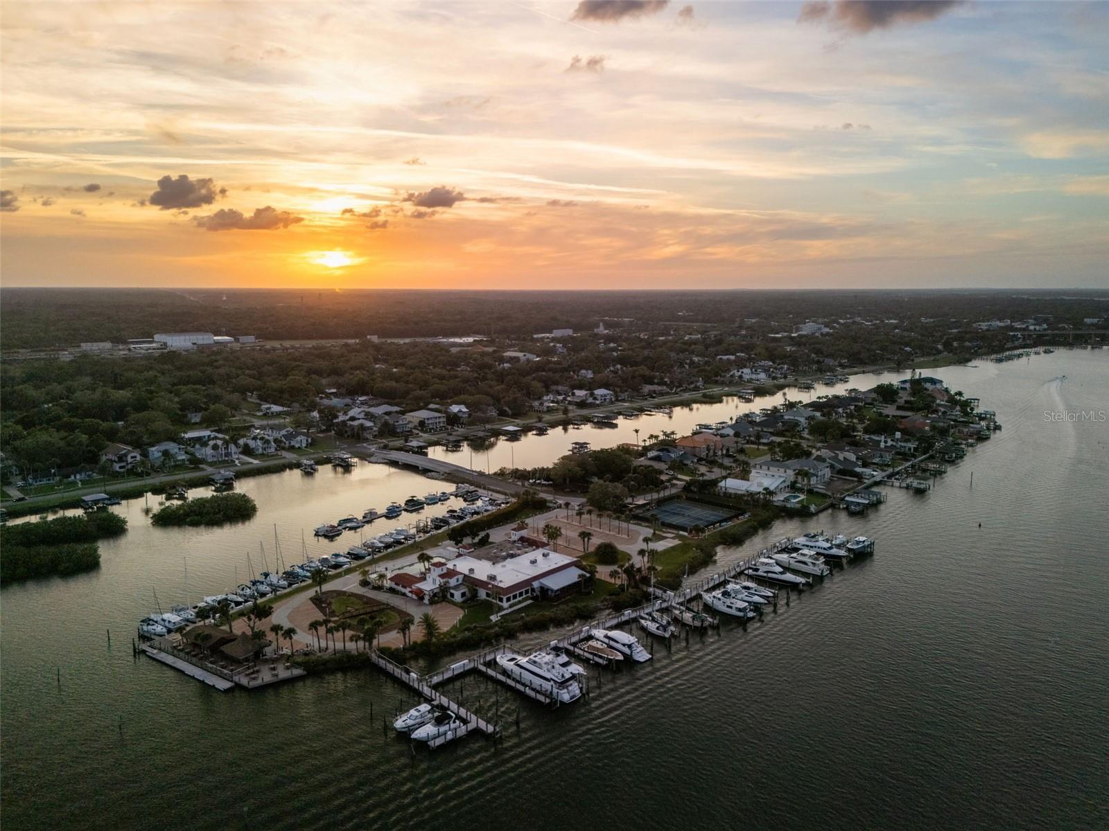 YACHT CLUB ISLAND ESTATE - Residential