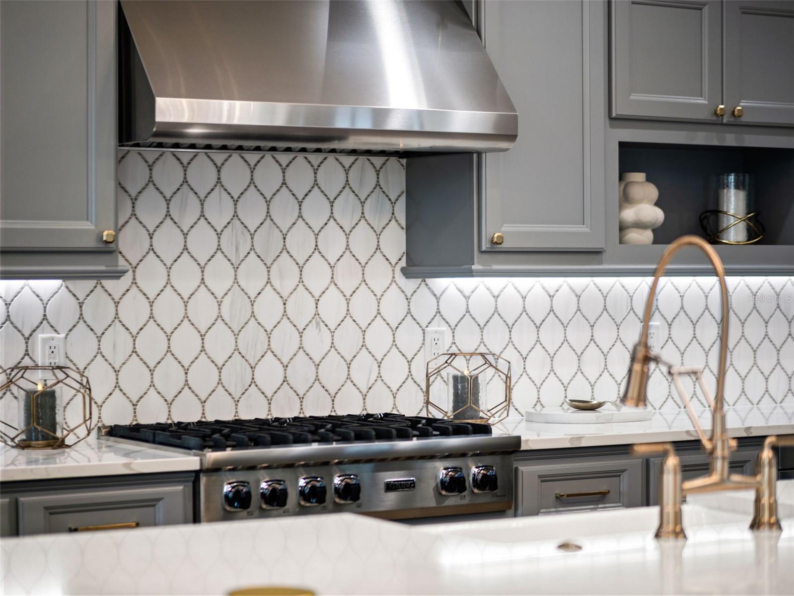 YACHT CLUB ISLAND ESTATE - Residential