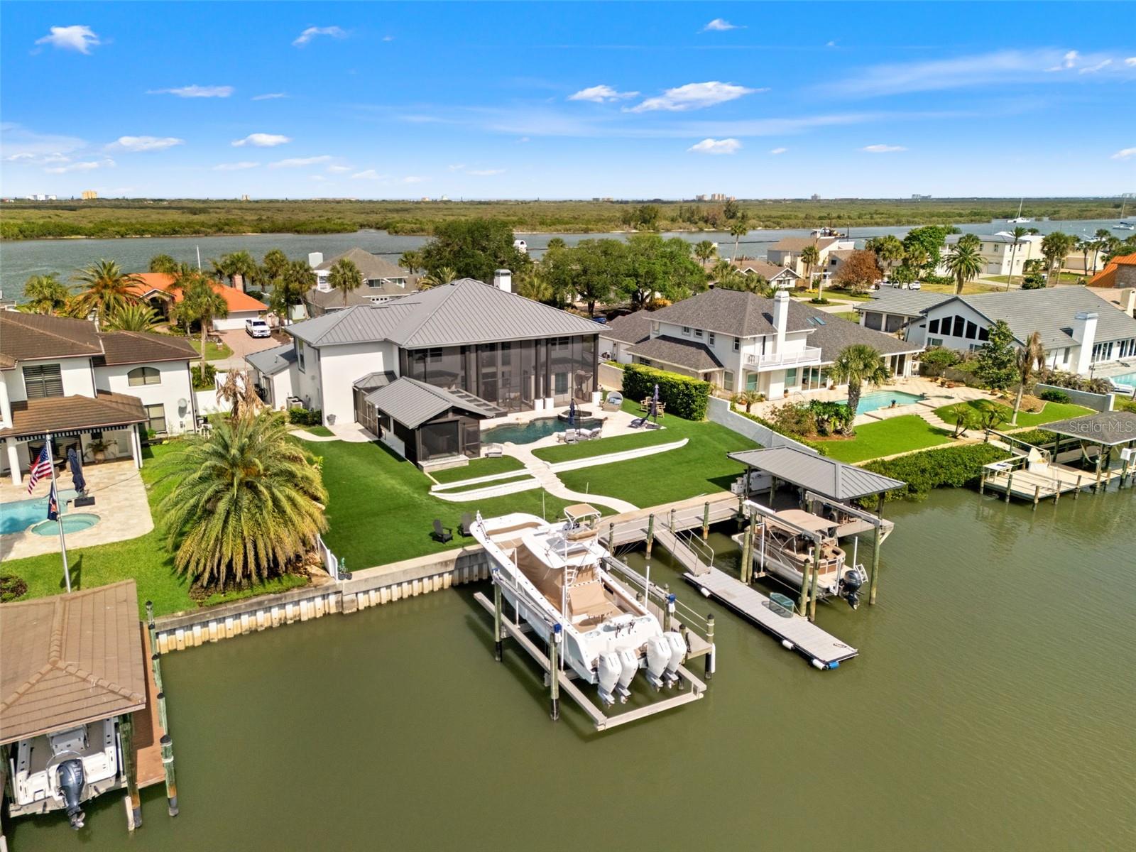 YACHT CLUB ISLAND ESTATE - Residential